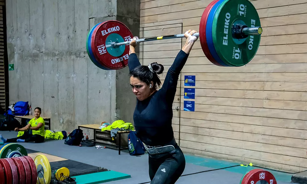 Na imagem, treino Levantamento de Peso de Amanda Schott.