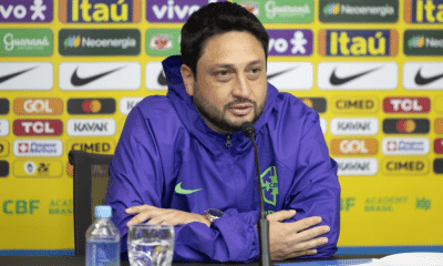 Arthur Elias em entrevista coletiva da convocação da Seleção Feminina de futebol