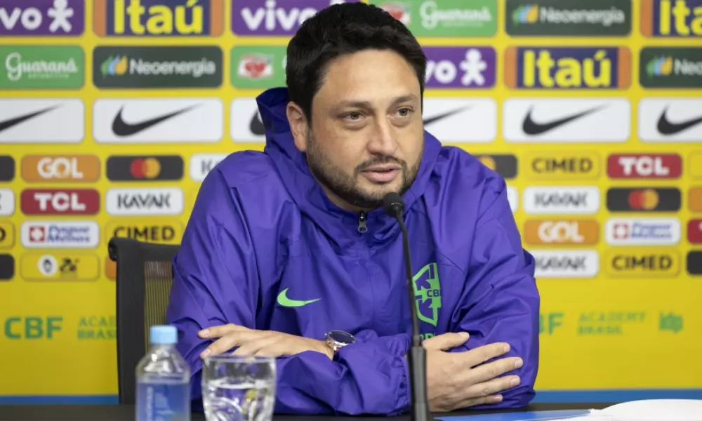 Arthur Elias em entrevista coletiva da convocação da Seleção Feminina de futebol