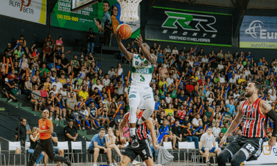 Bandeja de Dontrell Brite, para alegria dos 1592 torcedores presentes na Panela (Andrews Clayton/Bauru Basket)