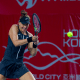 Bia Haddad fazendo uma devolução de backhand no WTA 250 de Hong Kong