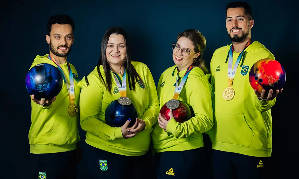 Marcelo Suartz, Roberta Rodrigues, Stephanie Martins e Bruno Costa representaram a Seleção Brasileiro de Boliche nos Pan-Americano de Santiago (Foto: Miriam Jeske/ COB)
