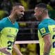 Na imagem, os irmãos Darlan e Alan comemoram a vitória do Brasil contra o Irã no Pré-Olímpico de vôlei.