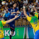 Bryan Monte salta para atacar bola em partida do Montpellier na Champions League de handebol masculino
