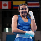 Caroline Almeida sorri e faz pose para foto durante a disputa do boxe dos Jogos Pan-Americanos Santiago-2023 boxe
