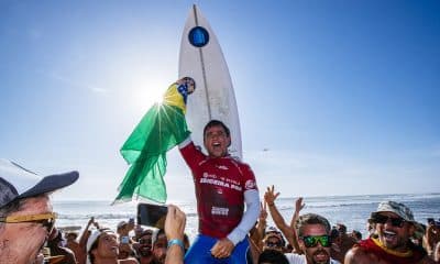 Na imagem, Deivid Silva festejando a vitória em Portugal.