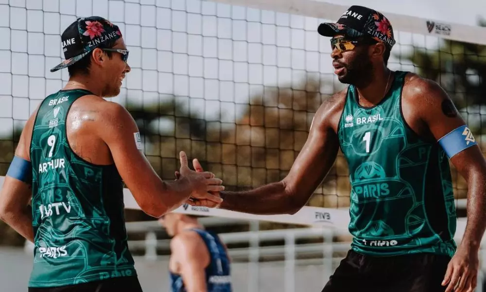 Dupla brasileira Evandro/Arthur, presente no Mundial de vôlei de praia (Reprodução/Instagram/@evandrojuniorvolei)