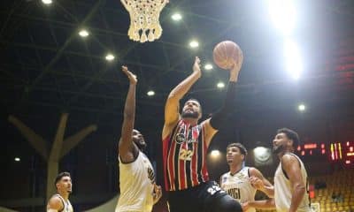 Partida entre São Paulo e Mogi das Cruzes, válida pelas quartas do Paulista de basquete masculino (Suelenn Ladessa/Mogi Basquete)