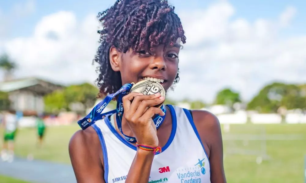 Jovem Maria Clara Pereira, destaque na abertura do Brasileiro Sub-16 de atletismo (Divulgação/CBAt)