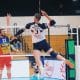 Na imagem, o brasileiro Luan Weber atacando uma bola em jogo válido pela Champions League (Reprodução/Instagram/@hypotirolvolleyballteam)