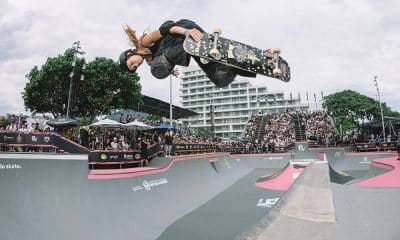 Na imagem, Dora Varella voando no bowl com sua manobra.