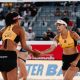 Duda e Ana Patrícia se cumprimentam após título do Elite 16 de Paris, etapa do Circuito Mundial de vôlei de praia (Foto: FIVB)