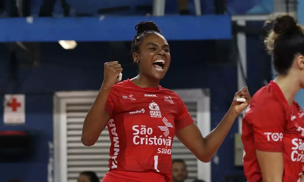 Fabi Claudino comemora ponto na final do Campeonato Paulista de vôlei feminino