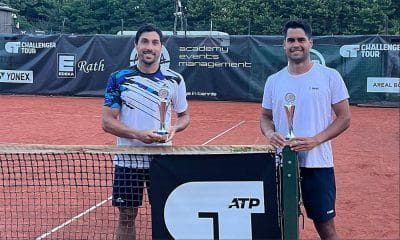 Na imagem, Fernando Romboli e Marcelo Zormann com troféu de vice-campeões.