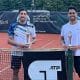 Na imagem, Fernando Romboli e Marcelo Zormann com troféu de vice-campeões.