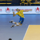 Francisco Wallyson sacando em jogo do Las Palmas pelo Champions League de vôlei masculino