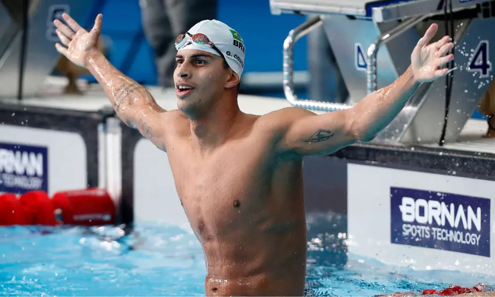 Guilherme Costa Cachorrão após ganhar 1500m livre em Santiago