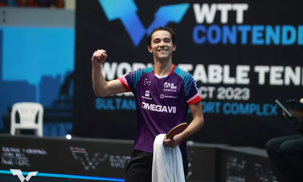 Hugo Calderano comemora título no WTT Contender de Muscat