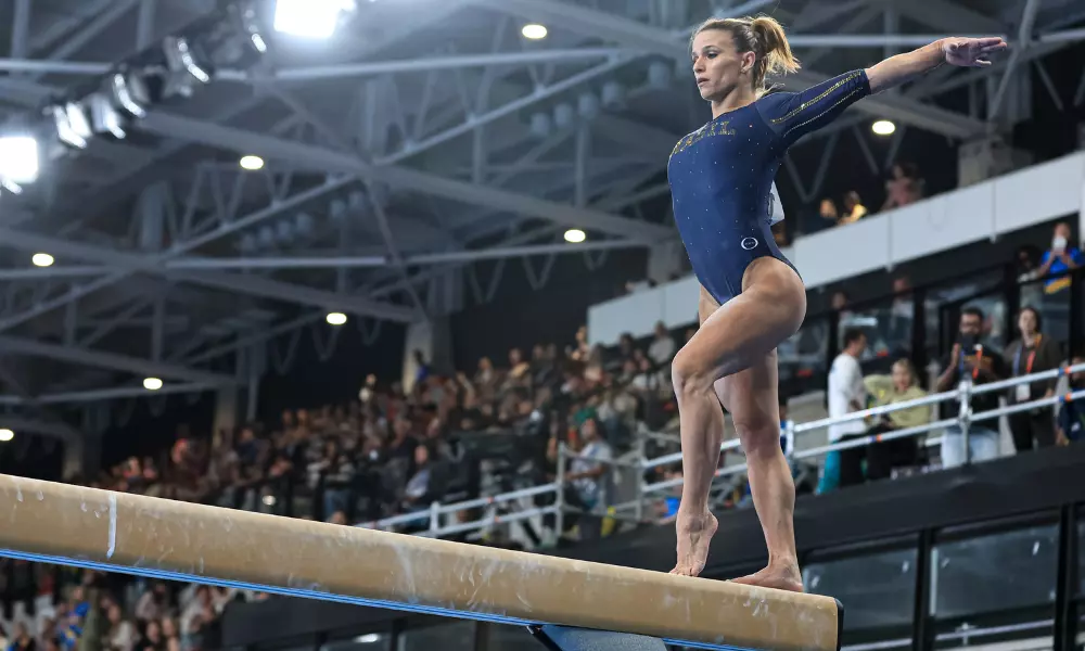 Jade Barbosa faz coreografia na trave em prova dos Jogos Pan-Americanos Santiago-2023