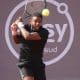 Na imagem, João Lucas Reis golpeando a bolinha de backhand no Challenge de Buenos Aires