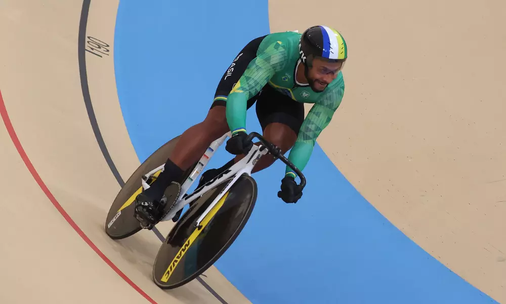 João Vitor da Silva durante prova do keirin do ciclismo pista nos Jogos Pan-Americanos de Santiago-2023