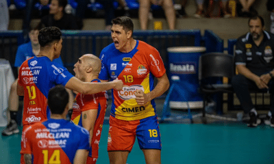Jogadores do Farma Conde vibram com vitória no Campeonato Paulista de vôlei masculino