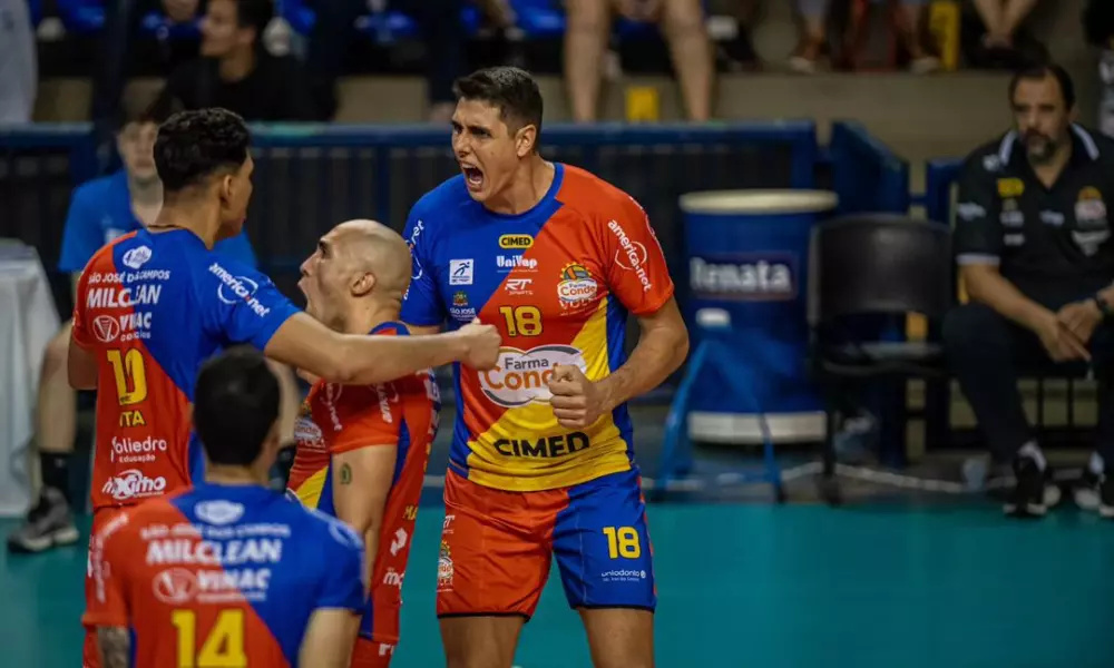 Jogadores do Farma Conde vibram com vitória no Campeonato Paulista de vôlei masculino