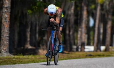 Na imagem, Jorge Luis Fonseca durante a parte de pedal na prova.
