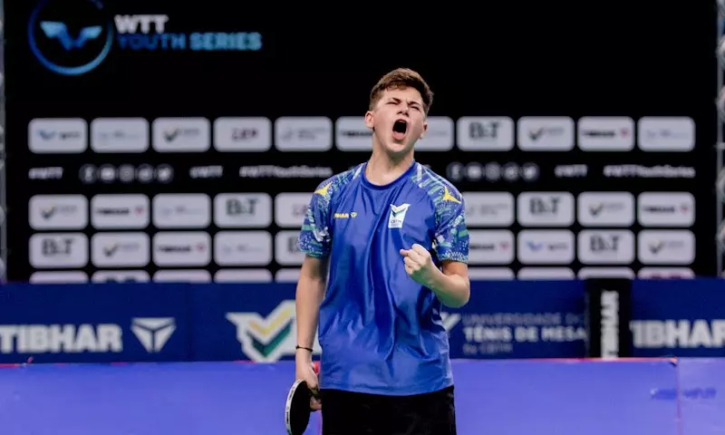 Na imagem, Lucas Romanski comemorando a vitória.
