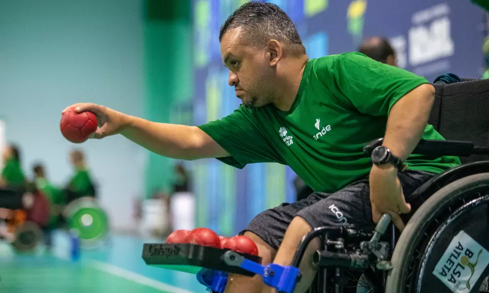 Maciel Santos em ação durante treino. Ele medalhou na Copa do Mundo de bocha em Portugal, assim como Andreza Oliveira e José Carlos Chagas