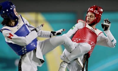 Na imagem, Maria Clara, na final, tentando o contra ataque contra a canadense.