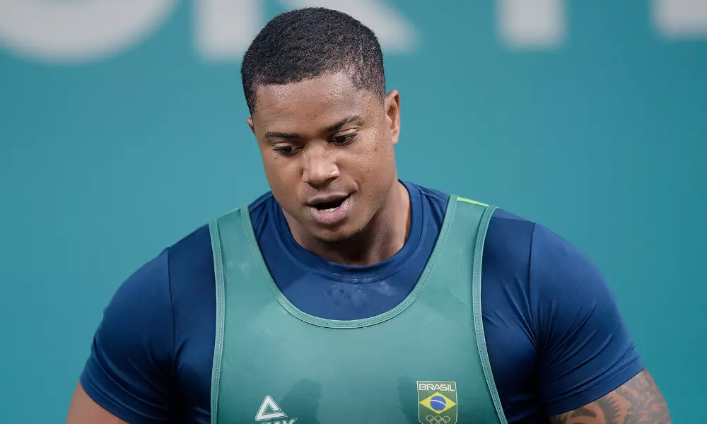 Mateus Gregório com semblante triste na final do levantamento de pesos nos Jogos Pan-Americanos de Santiago-2023