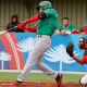 Jogador do México rebatendo a bola na partida de beisebol contra o Chile nos Jogos Pan-Americanos Santiago-2023