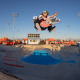 Murilo Peres durante manobra no Mundial de skate park