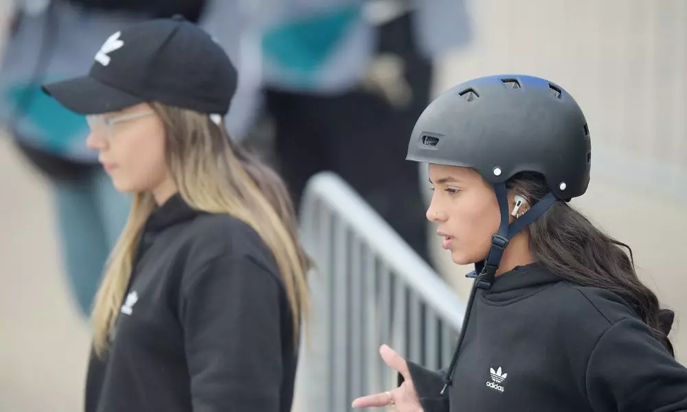 Pamela Rosa e Rayssa Leal lado a lado na final do skate street feminino dos Jogos Pan-Americanos de Santiago-2023