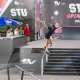 Rayssa Leal desliza no corrimão com o skate no STU Rio Open