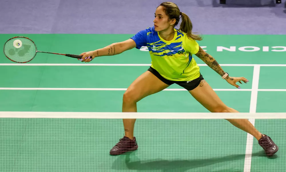 Samia Lima em partida de badminton