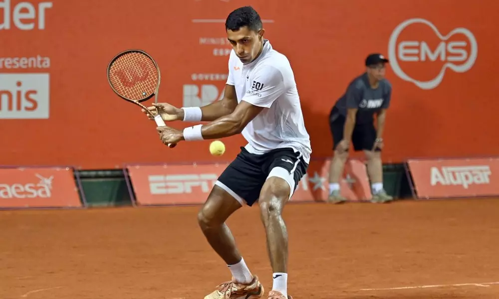 Thiago Monteiro em ação no Challenger de Campinas