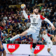 Thiago Petrus em partida do Barcelona pela Champions League de handebol masculino