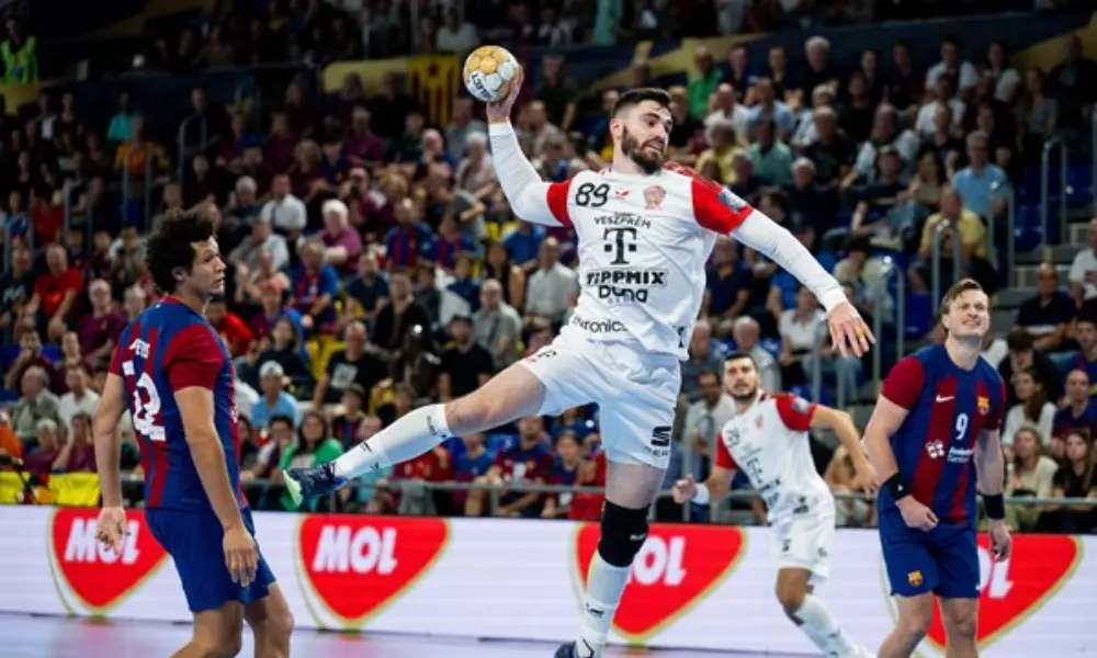 Thiago Petrus em partida do Barcelona pela Champions League de handebol masculino