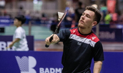 Vitor Tavares bate em peteca durante o Internacional da Austrália Ocidental de parabadminton. Ele está na final