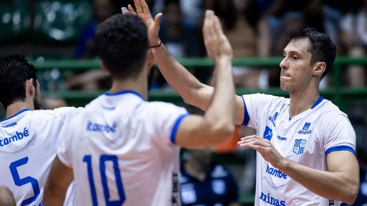 Sada Cruzeiro comemora vitória pelo Campeonato Mineiro de vôlei masculino (Foto: Hedgard Moraes/Minas Tênis Clube)