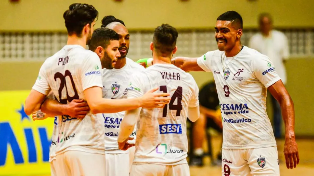 JF Vôlei comemora vitória sob Monte Carmelo pelo Campeonato Mineiro de vôlei masculino (Foto: Instagram/@jfvolei)