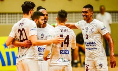 JF Vôlei comemora vitória sob Monte Carmelo pelo Campeonato Mineiro de vôlei masculino (Foto: Instagram/@jfvolei)
