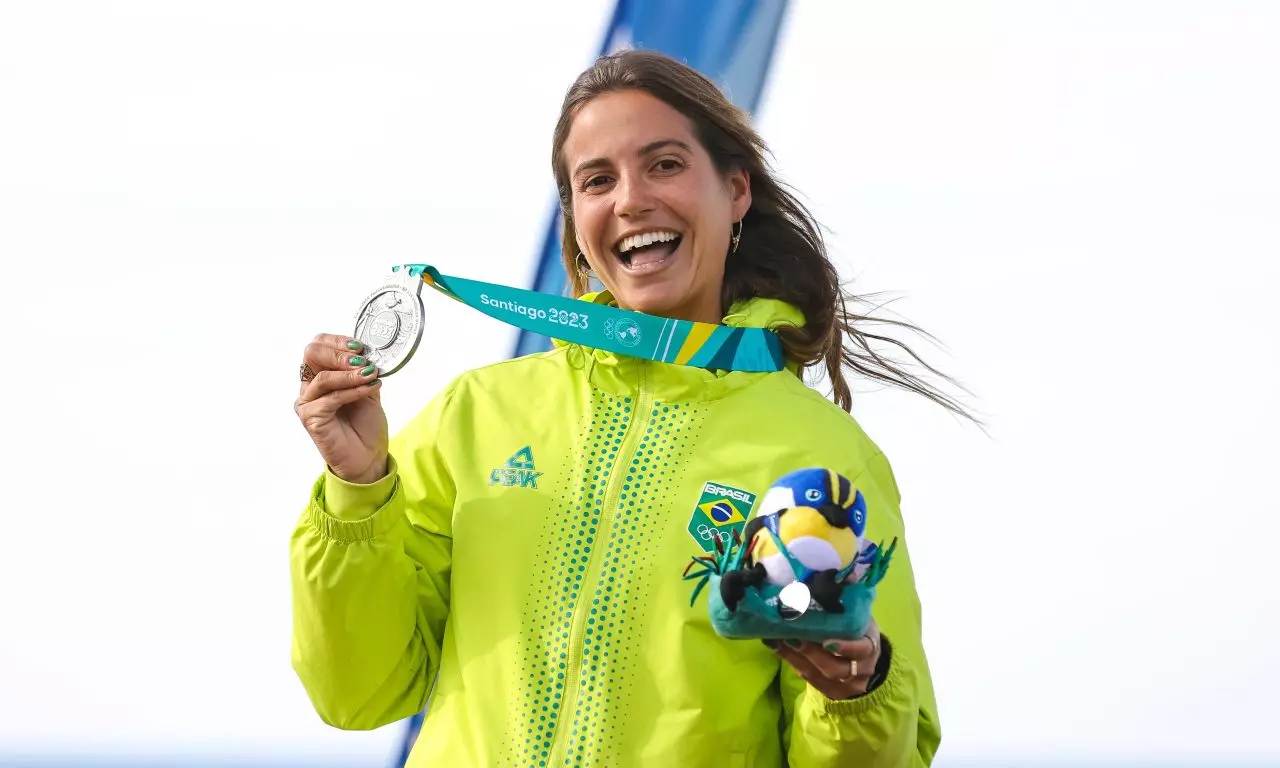 Chloé Calmon medalha de prata surfe Pan de Santiago