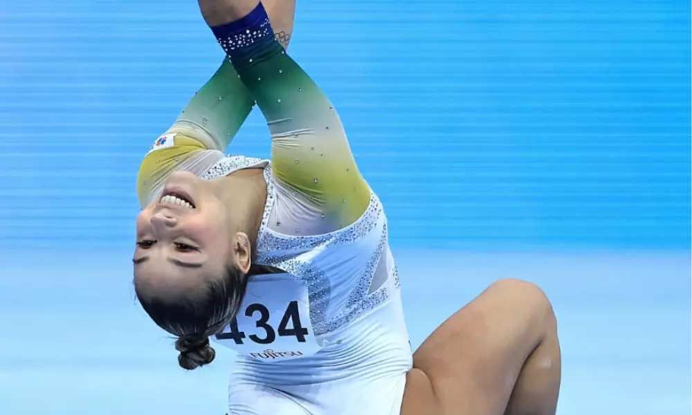 Flávia Saraiva compete no Mundial de ginástica artística