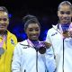 Pódio do Individual geral com Rebeca Andrade, Simone Biles e Shilese Jones no Mundial de ginástica artística