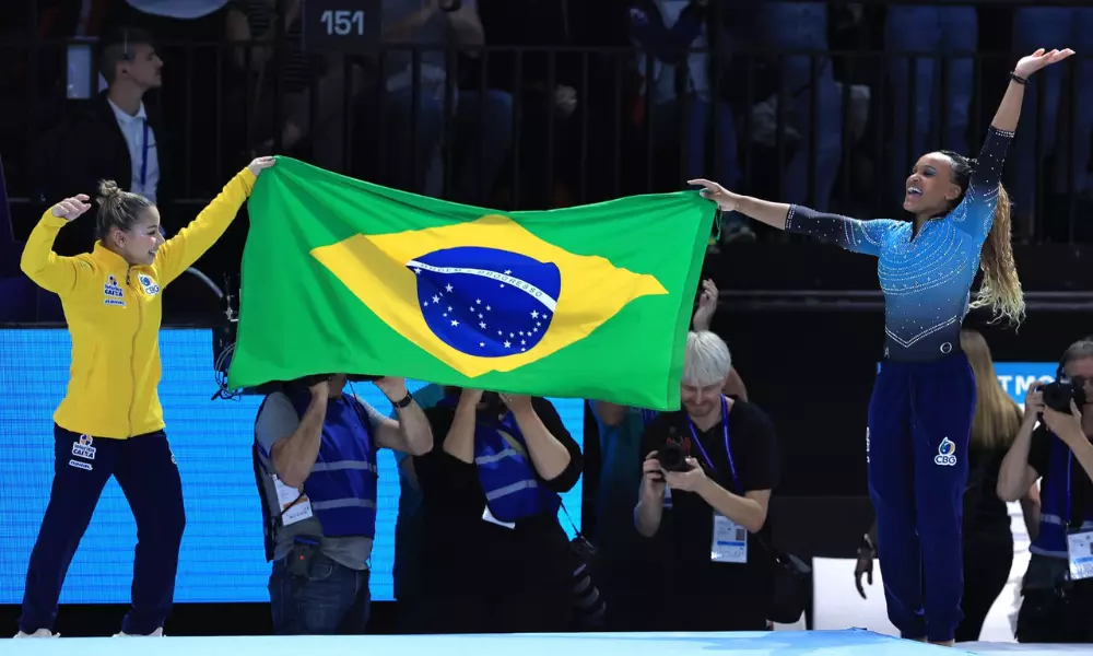 Rebeca Andrade e Flávia Saraiva no Mundial de ginástica artística
