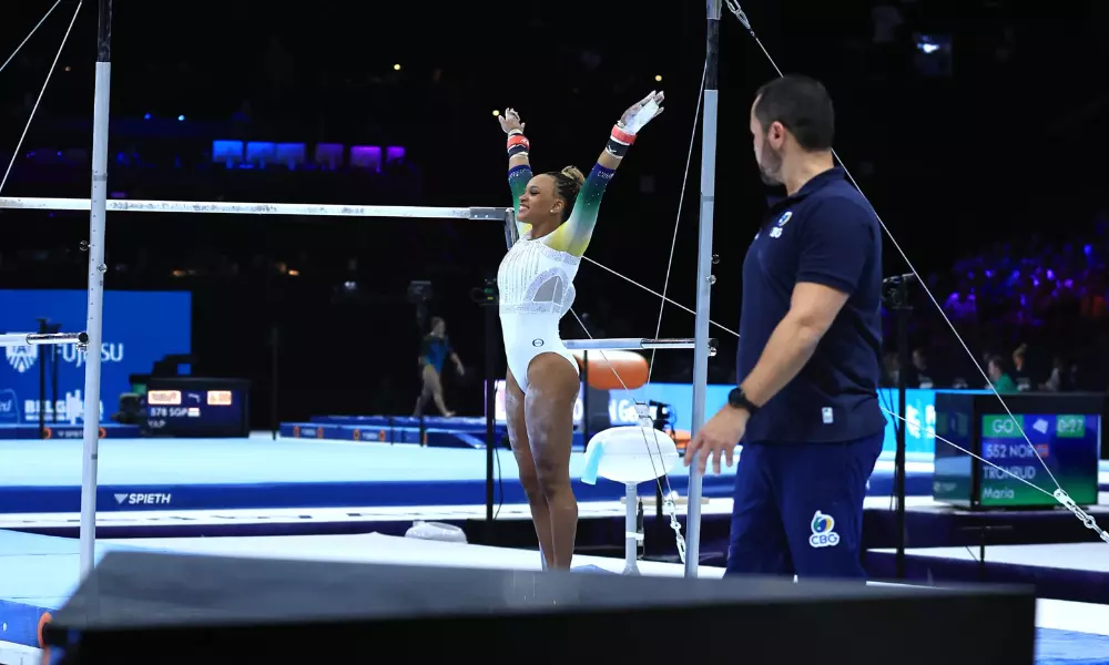 Rebeca Andrade compete no Mundial de ginástica artística