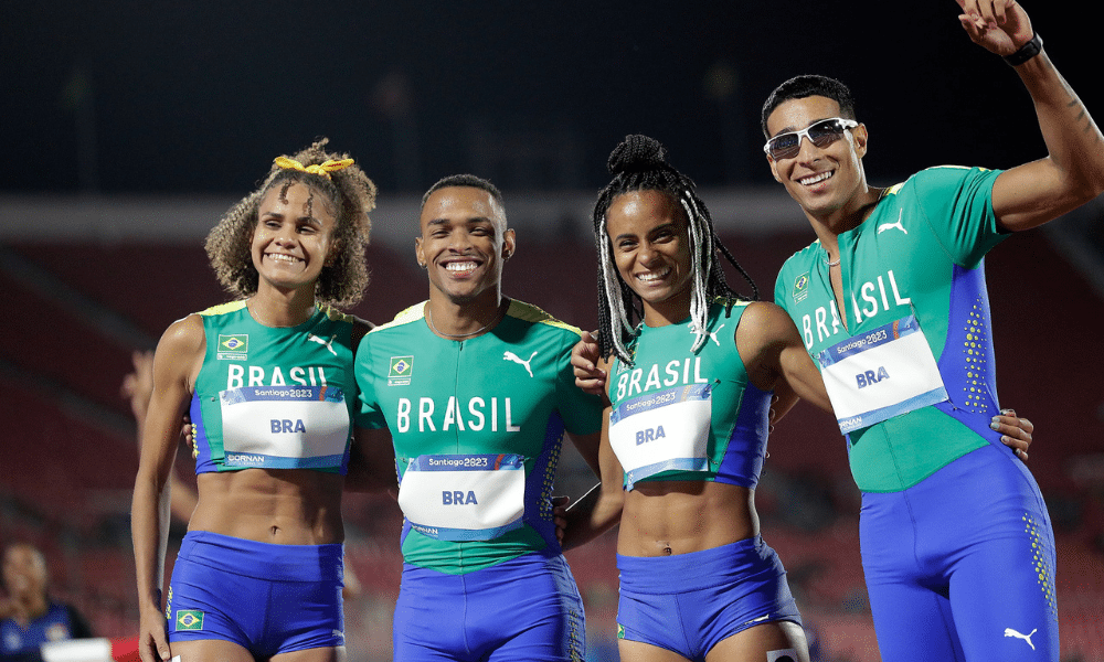 Equipe do Brasil no revezamento 4x400m misto dos Jogos Pan-Americanos Santiago-2023
